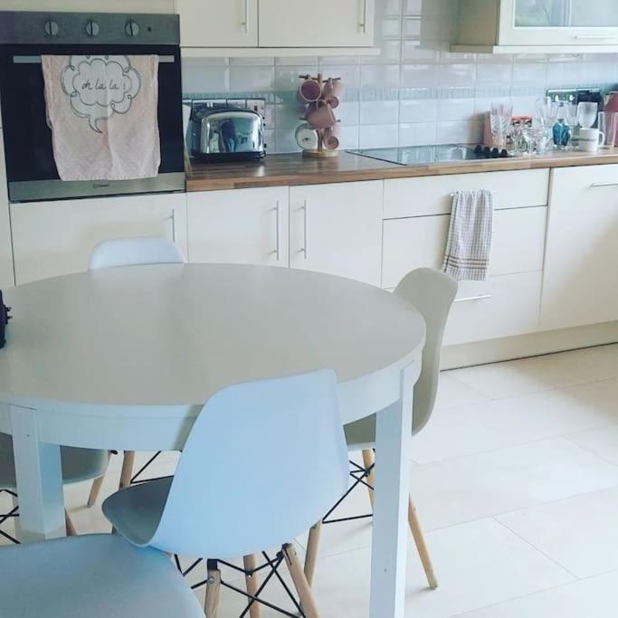 Bellevue Bungalow - Comfortable Home With Amazing Views เบลฟาสต์ ภายนอก รูปภาพ