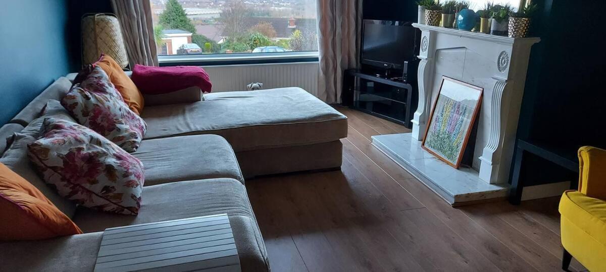 Bellevue Bungalow - Comfortable Home With Amazing Views เบลฟาสต์ ภายนอก รูปภาพ