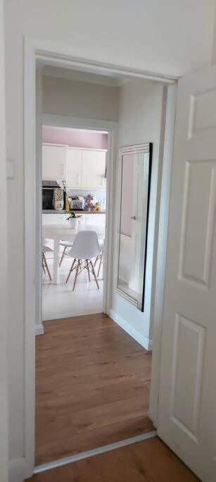 Bellevue Bungalow - Comfortable Home With Amazing Views เบลฟาสต์ ภายนอก รูปภาพ