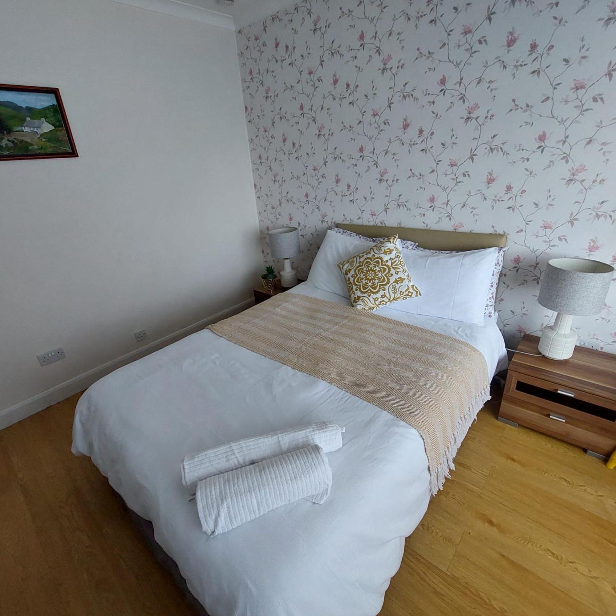 Bellevue Bungalow - Comfortable Home With Amazing Views เบลฟาสต์ ภายนอก รูปภาพ