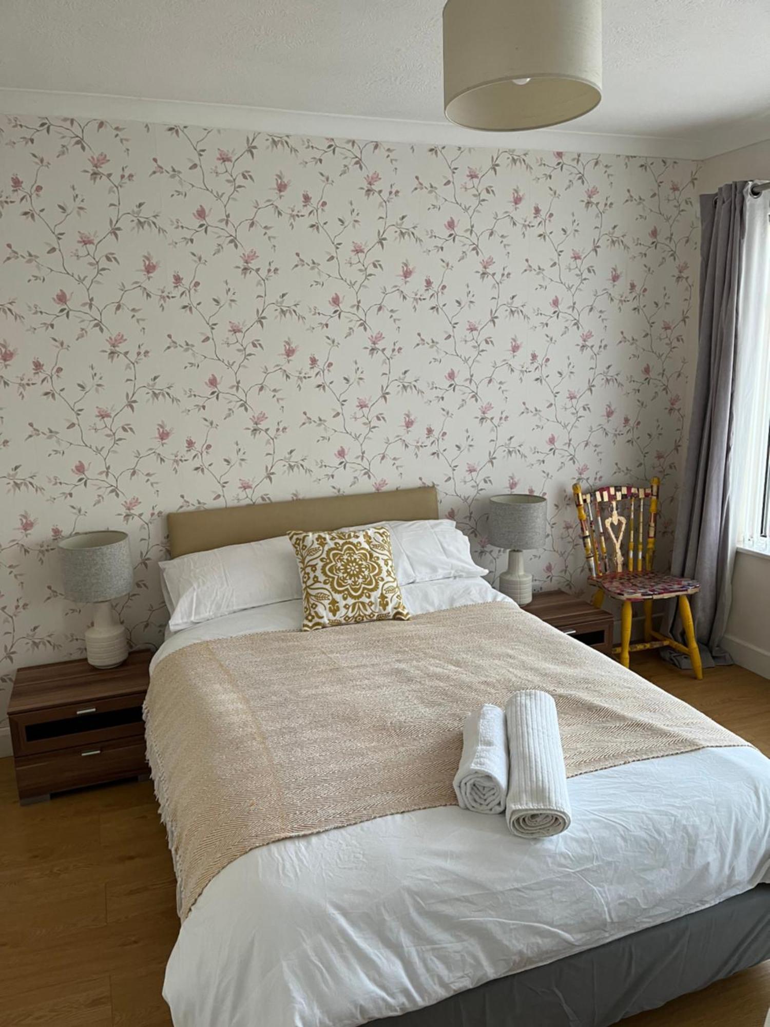 Bellevue Bungalow - Comfortable Home With Amazing Views เบลฟาสต์ ภายนอก รูปภาพ