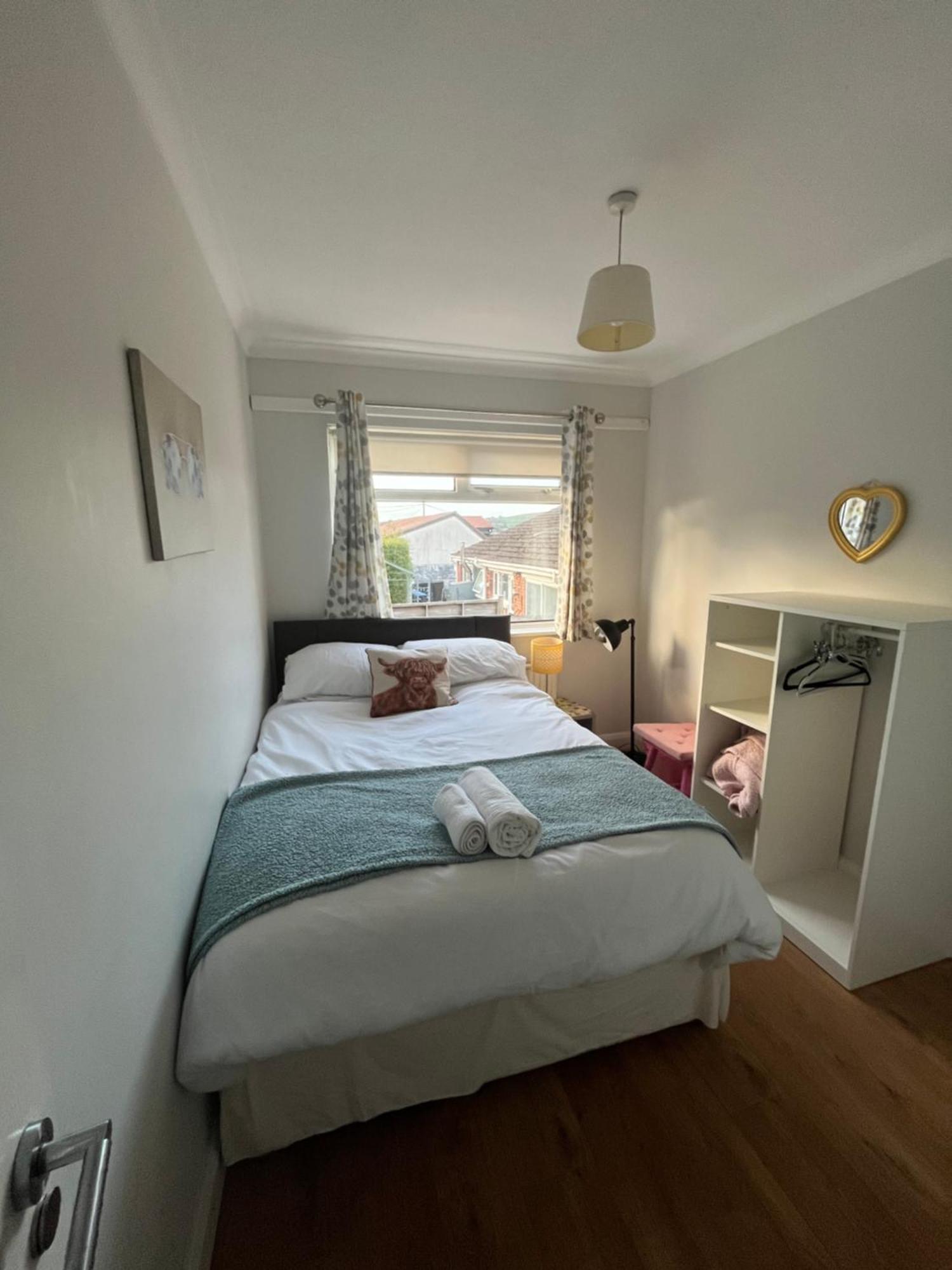Bellevue Bungalow - Comfortable Home With Amazing Views เบลฟาสต์ ภายนอก รูปภาพ